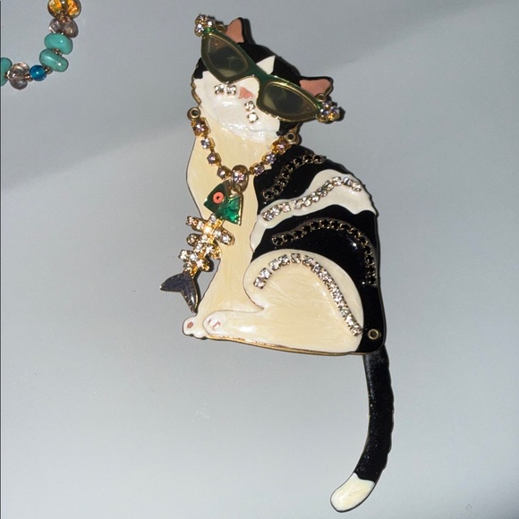 Chic Cat Brooch with Sunglasses - Picture 4 of 4